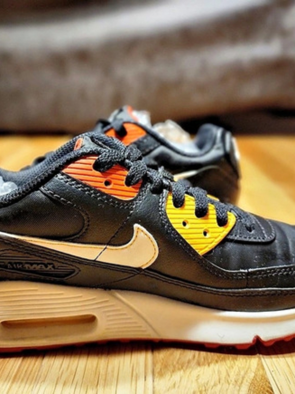 Nike Air Max 90 Black & Orange Cosmic Clay US 4.5y